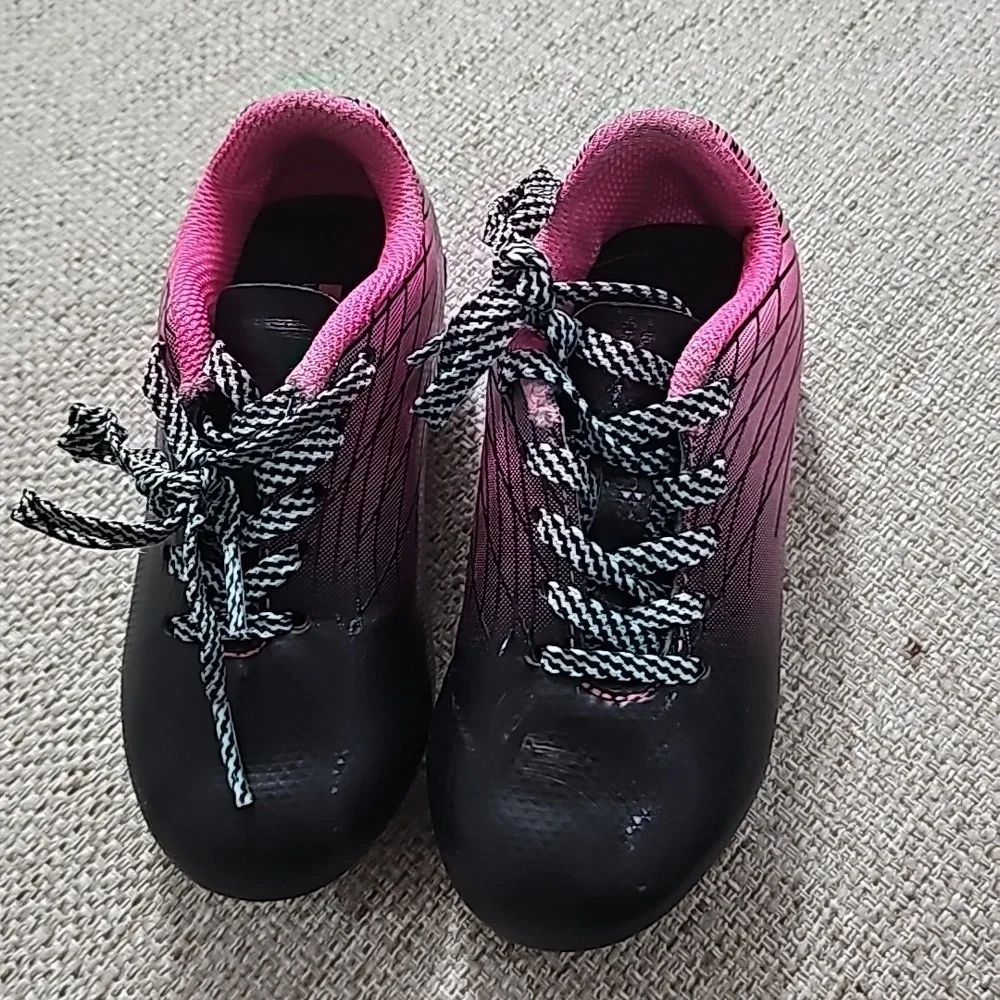 DSG Scoccer Cleats black & pink size 8K